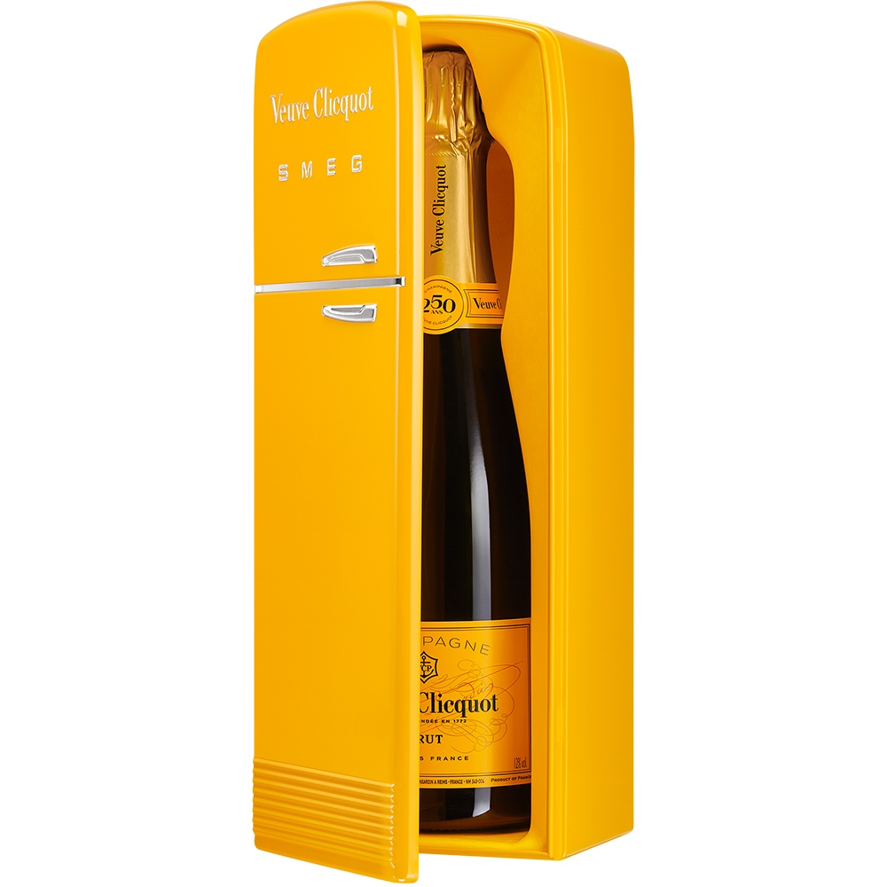 Veuve Clicquot Brut Champagne 750ml x Smeg Fridge Gift Box